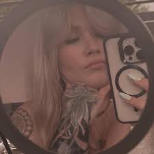 Eli Armstrong (@el.lyy.94) • Facebook