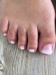 Shellac schnell und einfach entfernen hier zeige ich euch eine neue shellac methode, wie man schnell und der frühling kommt dann doch so langsam und es wird zeit, die füße wieder fit zu machen. Fusspflege Ihr Kosmetikstudio By Timea David Kosmetik Wimpern Fusspflege Und Nagelstudio
