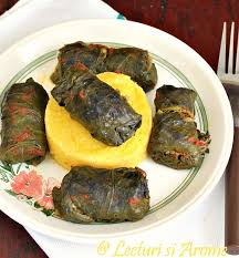 Se adauga ciupercile taiate cubulete si sare cat se ia cu. Sarmale De Post Cu Ciuperci Invelite In Frunze De Stevie Lecturi Si Arome