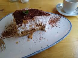 Drin stecken bisquitteig mit einer füllung aus sahne, joghurt erdebeerpüree und erdbeerstücken. Salute Mainz Restaurant Happycow