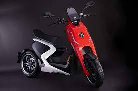 zapp s striking i300 electric scooter rolls into production in 2020 electric scooter city bike scooter