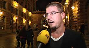 Att inte vilja ta debatten utan istallet ta en tarta tarta. Jimmie Akesson Fick Tarta Upptryckt I Ansiktet Youtube