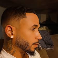 2k Tutes made a video testing the glove badge. No real difference between  bronze and silver. I get the same steals with both badges. Gold badges for  steal has a better “boost”.