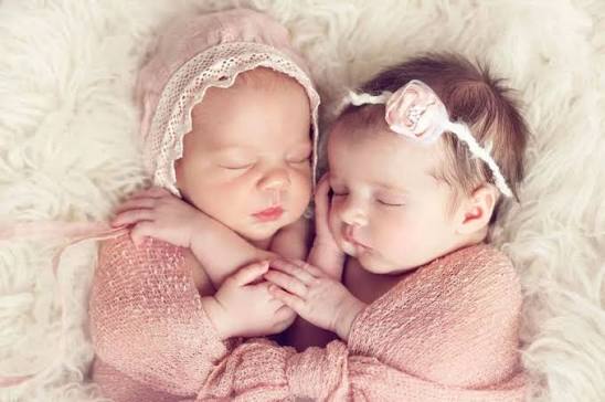 Hành trình chăm con của bà mẹ sinh đôi