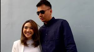 Gisel sendiri diketahui tengah berlibur dengan sang kekasih, wijaya saputra alias wijin ke sumba, nusa tenggara timur (ntt). Artis Dikabarkan Putus Dengan Wijin Gisel Ingin Hijrah