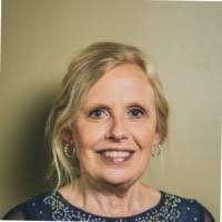 Sandi Wallace's Instagram, Twitter & Facebook