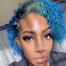 Doris has more wigs and shoes than she has space. After her children's  failed attempts to create a safe place for their mother to live, the  Hoarders team steps in. Catch stories