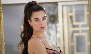 Лауреат премии xbiz award в категории «лучшая новая старлетка» (2017). Hintergrundbilder Lana Rhoades Modell Frau Darstellerin Pornstar Blick Auf Betrachter Blaue Augen 2000x1194 Benster 1291893 Hintergrundbilder Wallhere