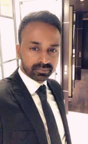 Boss flooded with job applications after he gives £9,500 Gucci handbags to  staff