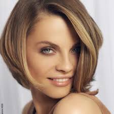 Questo è un taglio moderno, giovane con ciuffo spettinato che cade di lato sulla fronte, la tendenza tagli capelli maschili 2022 predilige pettinature come . Tagli Capelli Medi E Corti Primavera 2021 Spunti Per Caschetto Chic E Moderno Foto Trova Il Caschetto Che Fa Per Te Idee Di Moda Per Tagli Capelli Medi E Corti Primavera 2021