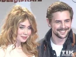 Deren sendungen mtv home beim deutschen. Auch Klaas Heufer Umlauf Und Palina Rojinski Erschienen Zur Premiere Von Rubbeldiekatz Tikonline De