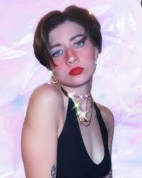 Anna Scuto's Instagram, Twitter & Facebook