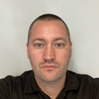 60+ perfiles de «Holton»