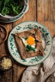 Galettes Bretonnes Au Ble Noir Fromage De Chevre Et Epinards Vegetarien En 2020 Galette De Sarrasin Galette Bretonne Recette Francaise