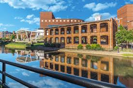Downtown Greenville Sc Photo By Chris Leyland Photography On Instagram Yeahthatgreenville Greenvillesc S Best Weekend Trips Travel Fun Places To Go