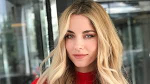 Τάσεις μόδας απευθείας από τα catwalks, έμπνευση για μακιγιάζ, οι καλύτερες προτάσεις για θέατρο, ταξίδια, γαστρονομία. Doykissa Nomikoy Symfwnhse Kai Epistrefei Sthn Thleorash