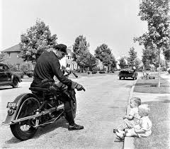 Indian Motorcycle Chieftain Indianmotorcycles Em 2020 Anos Dourados Militares Caes Militares