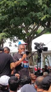 He then tells patrons at pak munawer's coffee shop that mak limah might be a ghost. Anwar Ibrahim Club On Twitter Pak Jabit Pelakon Hantu Kak Limah Balik Rumah Turut Serta Beri Ucapan Di Hadapan Rakyat2 Di Istana Kehakiman Http T Co Goewew8ieq