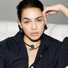 Asymmetrical is in fashion! Go find Ti Sento