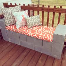 No siempre es la mejor idea que la jardinera salga de fabrica ya con esos agujeros implementados ya que esto es debido a que la mayoría de las macetas y jardineras con agujeros de drenaje suelen. Creativas Ideas Para Adornar Tu Casa Con Bloques De Cemento