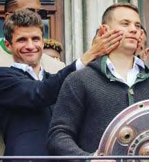 Begeistert war er von der aktion nicht. Pin Auf Isn T It Bromantic