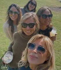 Pasándolo mal con tremenda compañía! @pauli.escobar.stingl  @andreaescobarstingl @cristianbecerra2020 @poli.berg @mariolopezgrant  @emilioescobar.s @mcazenave @mattmbf