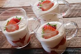 Il tiramisù alle fragole è un dolce freddo al cucchiaio ideale da preparare in estate e in particolare nei mesi di giugno e luglio. Coppa Tiramisu Alla Ricotta E Fragole Homemade Delish