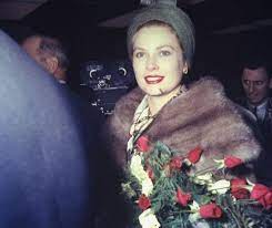 Maybe you would like to learn more about one of these? 9 Iconic Hairstyles That Defined The 1960s Grace Kelly Gracia De Monaco Moda