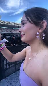 Sabrina Carpenter Tears Australia