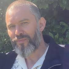 It's Hip Hop date night!...🎼🎤🎧 'Come get some, you little Bum, I'll take  the cake and you won't get a crumb'!!....Smooth Operator about to roll back  the years!!! 🙌😬😀