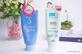 Produk ini memiliki busa yang lumayan banyak dan lembut. Rekomendasi Pembersih Wajah Untuk Kulit Kombinasi Dan Berjerawat Beauty Blog By Rani Oktavia