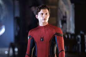 Juni 1996 im südlondoner stadtteil royal borough of kingston upon thames geboren. Tom Holland Wird Spider Man In Einer Neuen Trilogie Von Mcu Fil