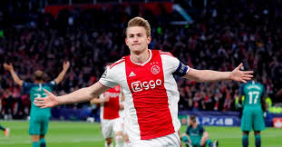 Juventus defender matthijs de ligt suffered a nasty head injury during his side's champions league defeat to lyon this evening. Juventus Make De Ligt World S Most Expensive Defender Daily Sabah