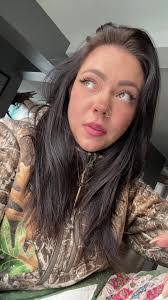 Shana Fox's Instagram, Twitter & Facebook