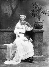 المرحوم سلطان سير ابو بكر ابن المرحوم تماڠڬوڠ دايڠ إبراهيم سري مهاراج جوهر ; Tunku Besar Putri Daughter Of Sultan Abu Bakar Of Johor Johor Southeast Asia Sultan