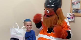 Gritty even emulated kim kardashian west in his attempt to break the philadelphia flyers' gritty, who wears a flyers jersey and gloves, has a wild mane and massive googly eyes. Video Gritty Surprises 7 Year Old Flyers Fan At The Hospital Business Insider