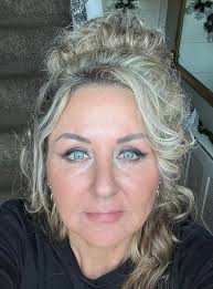 My husbands is the top one the lower one mine. You can't see