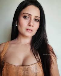 Never too late ❤️ . . . . . . . #selfportrait #portrait #photooftheday  #photo #portraitphotography #archannaguptaa #Archana #actress  #mobilephotography #love #potd #fyp #explore #bhfyp #instadaily #igphoto