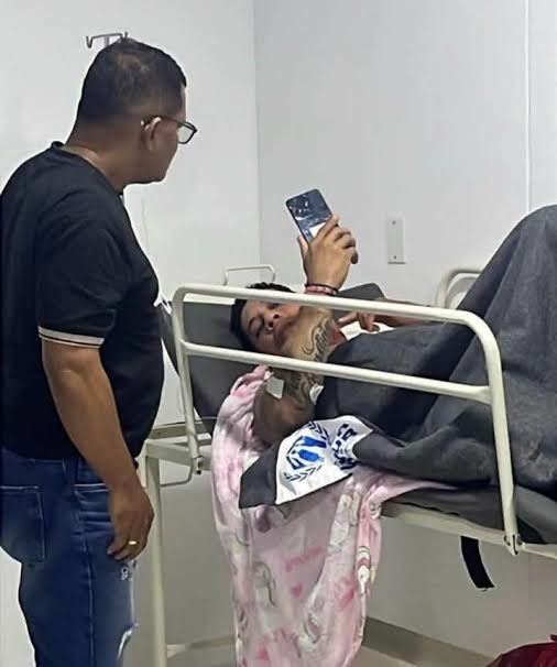 HIJO DE PONCHO ZULETA P3RDI0 UNA DE SUS PI3RNAS El cantante Kbeto Zuleta,  hijo del reconocido cantante Poncho Zuleta, perdió una de sus piernas tras  sufrir un accid3nte de tránsito la madrugada