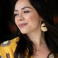 Perfil de Tess Altiveros, soprano