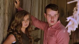 When joy went to throw the bouquet to the group of eligible women, she simply turned and handed the bouquet to kendra. Counting On Feud Between Duggars And Caldwells No Duggars Wished Joseph S Son Garrett A Happy Birthday