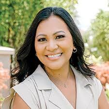 Laurel Swan's Instagram, Twitter & Facebook