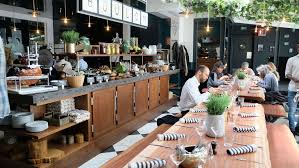 Un Grand Resto Loft Des Tables D Hotes Pour Un Grand Buffet A Volonte Buffet A Volonte Restaurant Insolite Paris Restaurant Insolite