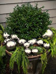 Boxwood Holiday Planter Easy Way To Dress Up The Container For The Winter Of Course The Boxwood W Christmas Decorations Holiday Planter Christmas Decor Diy