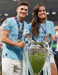 Así es Julián Álvarez, la nueva estrella del Atlético de Madrid,  inseparable de su novia Emilia Ferrero