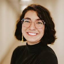 Kerry Wade's Instagram, Twitter & Facebook