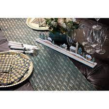 La plupart des sets de table de casa conviennent également à votre table de jardin en particulier les variantes chemin de table art déco en coton à laspect brillant métallique bleu canard. Chemin De Table Bleu Canard Avec Dorure