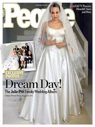 Marie claire is supported by its audience. Brad Pitt Und Angelina Jolie Haben Geheiratet Details Zur Zeremonie Und Zum Kleid Womenweb De