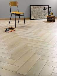 poser du parquet chez soi parquet flottant stratifie pvc pose parquet planchers en chevrons parquet flottant