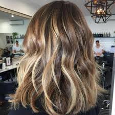 Layered medium wavy hairstyle with highlights. 50 Light Brown Hair Color Ideas With Highlights And Lowlights